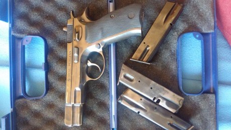 Buenas cambiaría CZ 75 por un rifle, una HK Usp Compact u otra cosa que me pudiera interesar. Entregaría 01