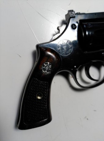 Revólver Llama, calibre 32. 6 tiros. Impecable. Ideal para portar por su reducido tamaño. Martillo percutor 00