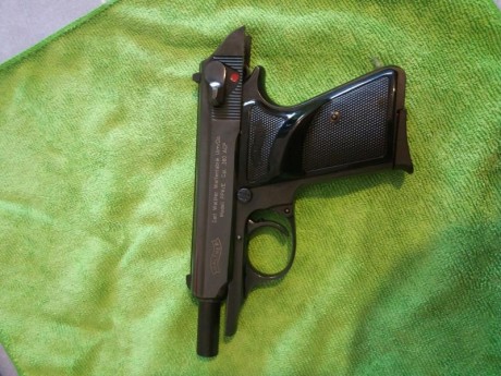 Hola.  Un amigo vende este arma totalmente nueva, de fabricación moderna, en uso, pero en libro de coleccionista(No 01