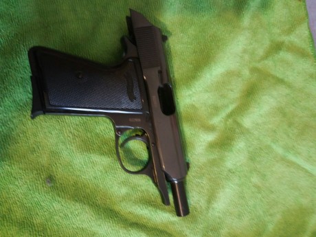 Hola.  Un amigo vende este arma totalmente nueva, de fabricación moderna, en uso, pero en libro de coleccionista(No 00