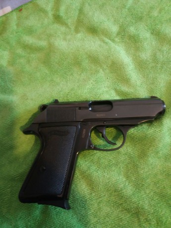 Hola.  Un amigo vende este arma totalmente nueva, de fabricación moderna, en uso, pero en libro de coleccionista(No 10