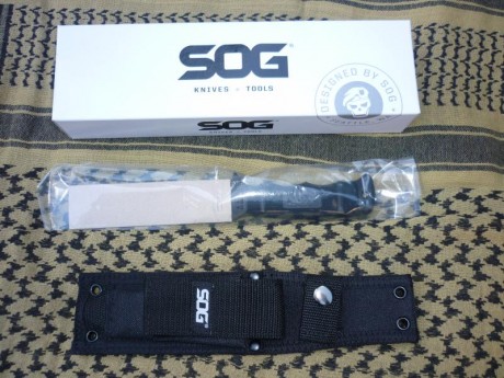 Cuchillo de calidad contrastada, con esa tipologia bowie que tan bien maneja la casa SOG. Hoja de acero 00