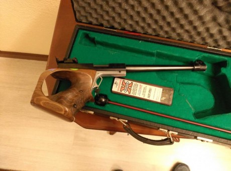 por dejar el tiro con arma corta porngo en venta una pistola de libre Hamerli 120 ,la pistola es antigua 01