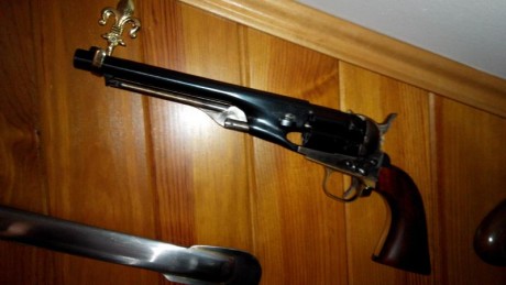 Vendo esta magnifica pieza de mi colección, fiel reproducción del Colt. Cal .44
Fabricado por ASM en los 02