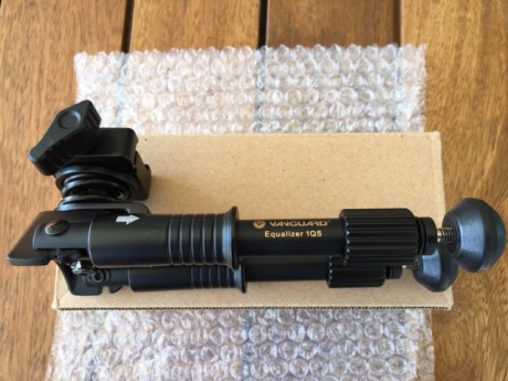 Bipode Vanguard modelo Equalizer 1QS. Con dos adaptadores para ser utilizado en 3 armas diferentes, sin 00