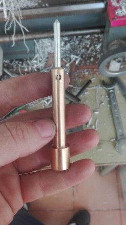 Pues un amigo me mandó un cañón en 4,5 de una cometa fenix 400 compact el cual mecanice y procedí a fabricarle 01