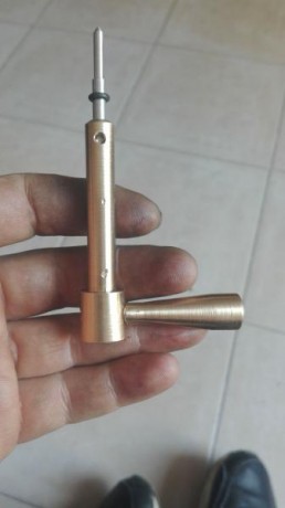 Pues un amigo me mandó un cañón en 4,5 de una cometa fenix 400 compact el cual mecanice y procedí a fabricarle 00