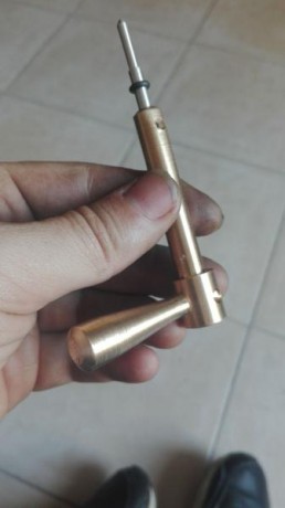 Pues un amigo me mandó un cañón en 4,5 de una cometa fenix 400 compact el cual mecanice y procedí a fabricarle 10