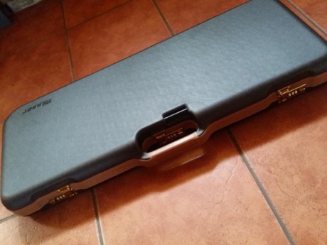 Se vende este maletin blaser prácticamente nuevo. Se puede ver en las fotos.  No le puedo usar para mi 01