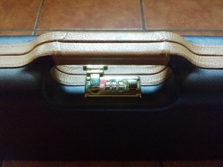 Se vende este maletin blaser prácticamente nuevo. Se puede ver en las fotos.  No le puedo usar para mi 11