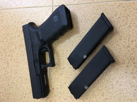 Pongo a la venta una Glock 17,  4 generacion  9 para, comprada en diciembre del 2014 , tendra unos 600 00