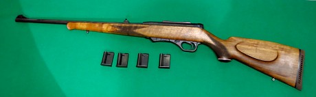 Se pone a la venta este magnifico rifle semiautomático del 22 magnum.
Esta en perfecto estado, con las 00