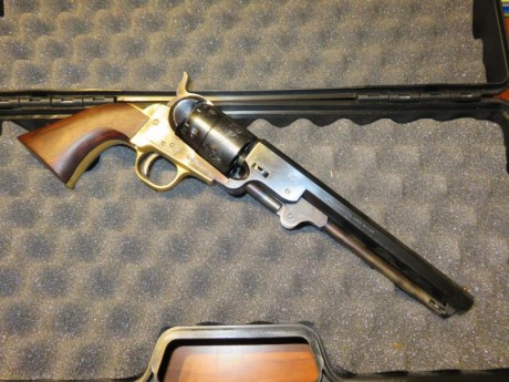 Vendo revolver colt navy cal.44 como nuevo solamente a tirado 4 tambores, estado impecable lo compre por 10