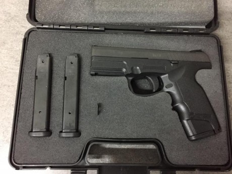 Vendo Steyr M9 9mm adquirida en un sorteo y todavía  " sin estrenar " . 
La vendo ya que aunque 01