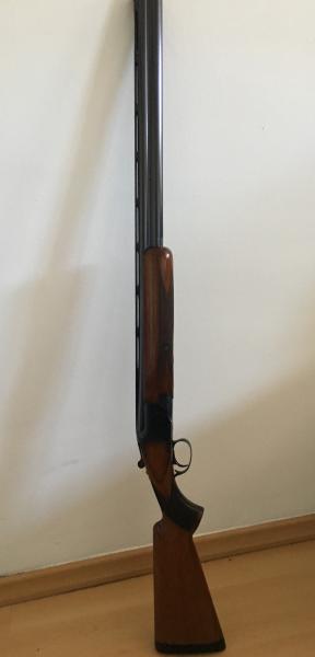 Quiero vaciar el armero, a ver si alguien se anima. Es una escopeta de fabricación belga de la marca FN 02