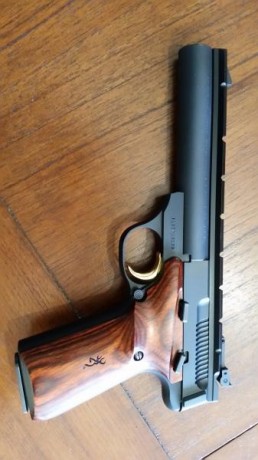 Vendo esta pistola por ser tirador de carabina y prácticamente no usarla. La dejo como nueva, con muy 02