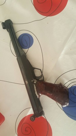 Buenas:

Vendo esta mitica pistola de muelle de gamo. Modelo center calibre 4.5. El dueño anterior le 01
