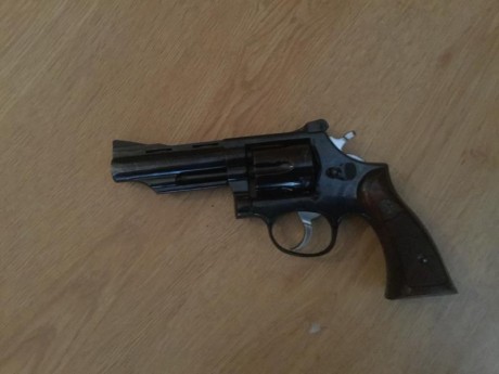 Vendo revolver Llama Comanche II , calibre 38 spcl de cuatro pulgadas
Muy buen  estado , poco uso.
Se 02