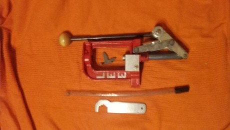 Hola vendo prensa lee challenger en perfecto estado con sus papeles para poder registrarla con el título 00