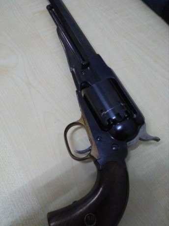 Hola pongo a la venta este Revólver Remington de Lippieta del 44(457) de avancarga con complementos
Precio 02
