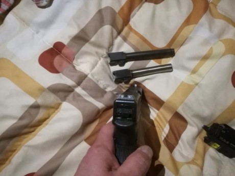 Vendo glock 17 gen3
Con dos cañones extra de 9 mm
Uno roscado para poner  freno u otros accesorios
Con 01