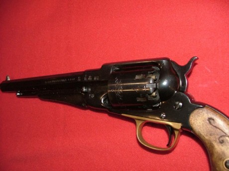 Hola vendo revolver Santa Bárbara en estado 9.5 de 10 con el tambor labrado. Se vende por 250 euros. 00