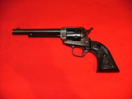 Pues eso que vendo las siguientes armas:

Pistola Colt Combat éllite con 2 cañones, uno en calibre .38 01