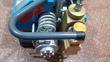 Buenas, vendo compresor Bauer modelo S30 hasta 225 bares. Tiene solo 4 horas y pico de uso.
Comprado nuevo 11