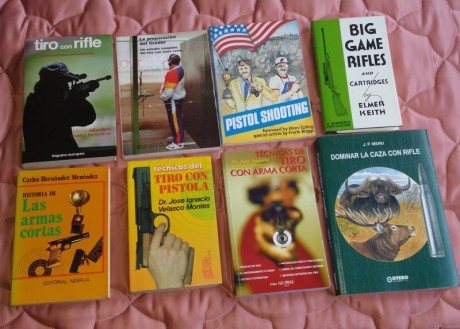 vendo los siguientes libros contesto por privado
winchester collector firearms  todo color 25 euros
browning 02