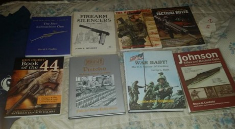 vendo los siguientes libros contesto por privado
winchester collector firearms  todo color 25 euros
browning 01
