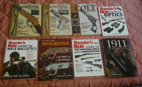 vendo los siguientes libros contesto por privado
winchester collector firearms  todo color 25 euros
browning 00