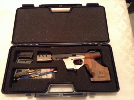 Vendo WALTHER GSP EXPERT La usé para ascender a segunda. Está prácticamente Tiene maletín y accesorios 02