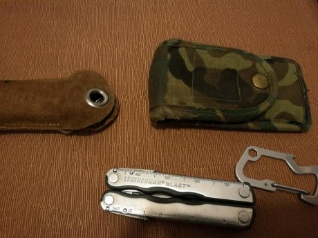 Navaja Multiusos Leatherman modelo Blast provista con 16 funciones. Funda de piel con herramienta abrebotellas 10