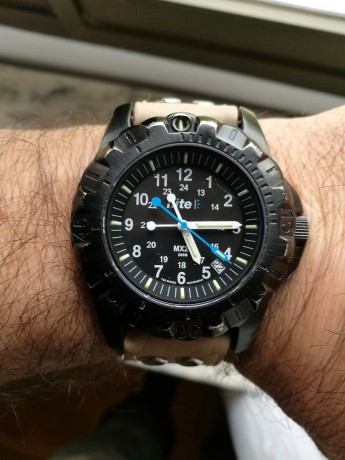 Reloj de tritio H3 Marca NITE, Modelo  MX201. Acero PVD.

 Movimiento  suizo de gran precisión y fiabilidad. 02