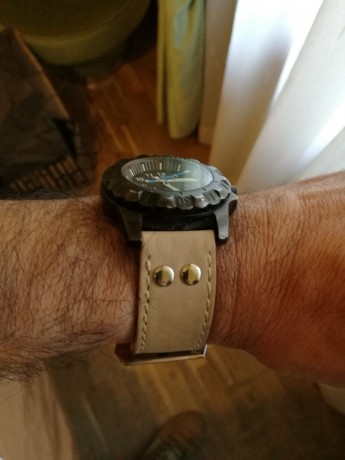 Reloj de tritio H3 Marca NITE, Modelo  MX201. Acero PVD.

 Movimiento  suizo de gran precisión y fiabilidad. 21