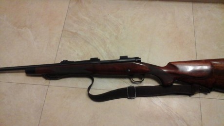 Vendo este magnífico arma salida de la fábrica de New Haven, con sistema de cerrojo pre-64 y maderas seleccionadas. 10