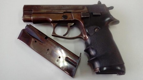 Un amigo pone a la venta su Astra A80.
Según me dice, el arma no llega a haber disparado 20 cartuchos 01