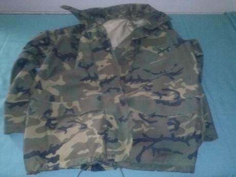 Se vende traje de intemperie de thinsulate compuesto por pantalón, chaqueta y forro polar que se une a 02