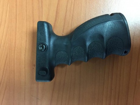 Uno es FAB DEFENCE y el otro MAGPUL 
Sin apenas uso, en perfecto estado
Precio 20€ cada uno 02