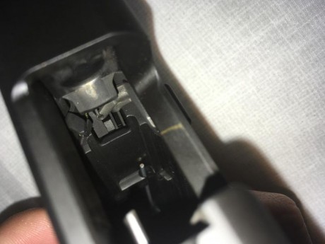 Hola, os presento mi primer arma. La he estrenado ya con un par de cargadores. Una duda que tengo es que 01