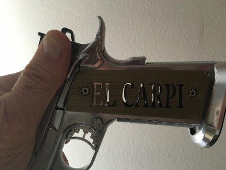Cachas para 1911 se pueden hacer con diferentes colores y logos 
  Aclaro de momento tememos unos cuantos 00