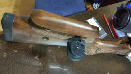 Bueno pues aquí la última creación en 3d.
Se trata de un soporte  para poder guardar el cargador debajo 02