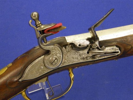 Voy a colocar unas fotos de un arma larga alemana de llave de mecha del siglo XVI. 142