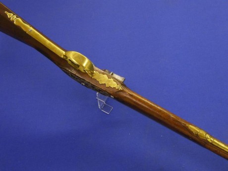 Voy a colocar unas fotos de un arma larga alemana de llave de mecha del siglo XVI. 140