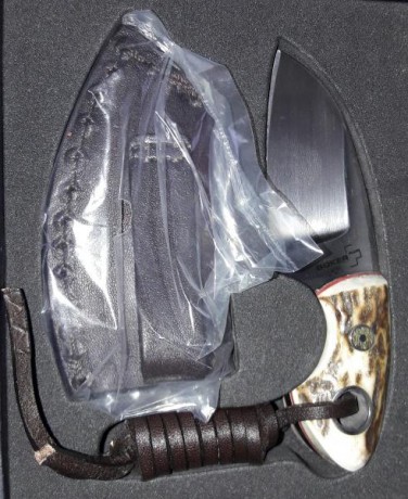 Se vende este lote
Boker Nessmi
Boker plus gnome micarta 
Boker plus gnome asta de ciervo 
Todos en sus 02