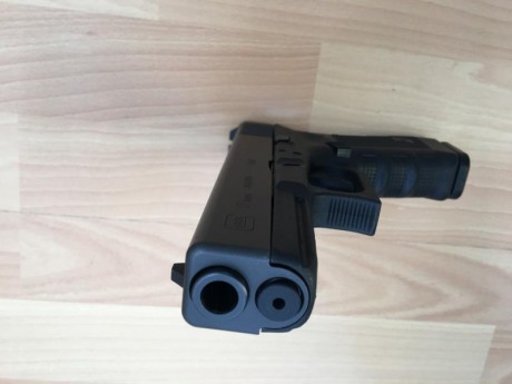 Pongo a la venta una Glock 17,  4 generacion  9 para, comprada en diciembre del 2014 , tendra unos 600 21