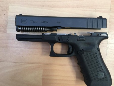 Pongo a la venta una Glock 17,  4 generacion  9 para, comprada en diciembre del 2014 , tendra unos 600 31