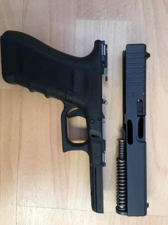 Pongo a la venta una Glock 17,  4 generacion  9 para, comprada en diciembre del 2014 , tendra unos 600 30