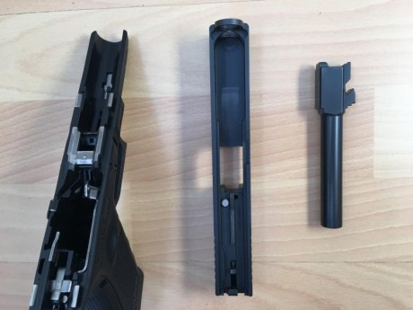 Pongo a la venta una Glock 17,  4 generacion  9 para, comprada en diciembre del 2014 , tendra unos 600 50