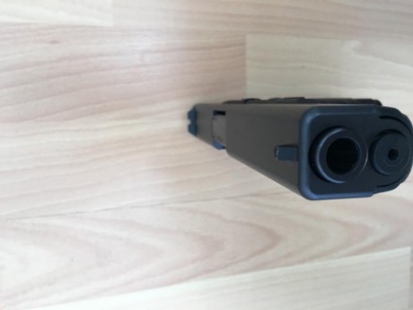 Pongo a la venta una Glock 17,  4 generacion  9 para, comprada en diciembre del 2014 , tendra unos 600 61